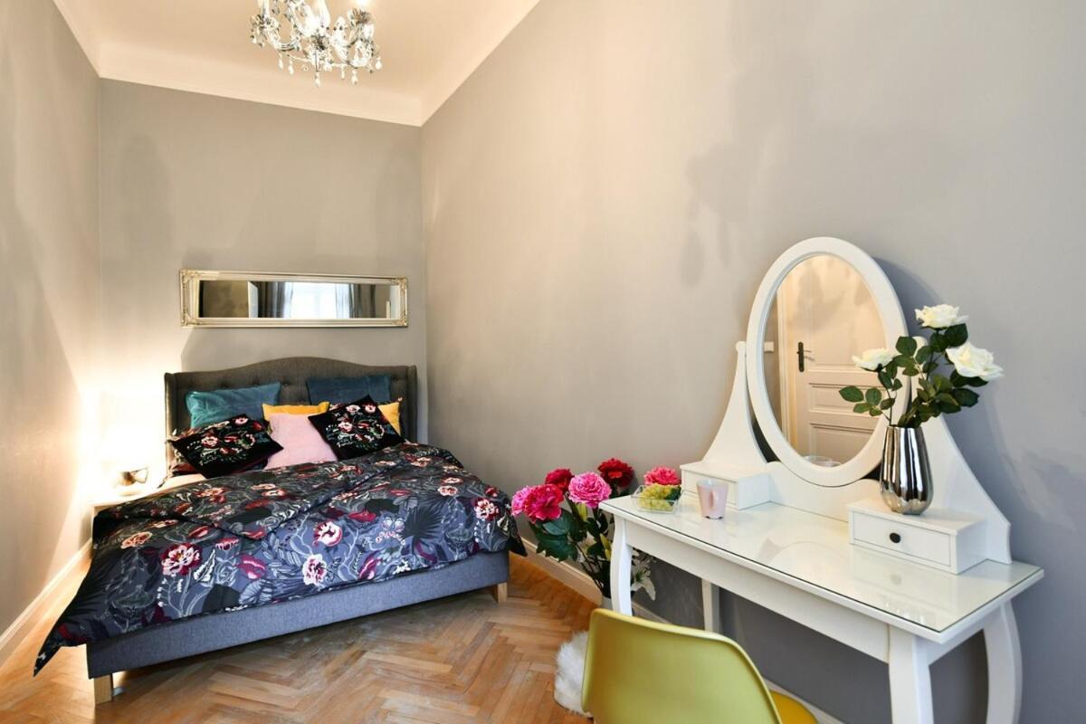 Cityscape Wenceslas Square Apartment Prague Luaran gambar