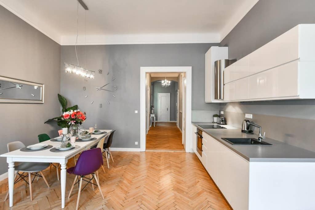 Cityscape Wenceslas Square Apartment Prague Luaran gambar